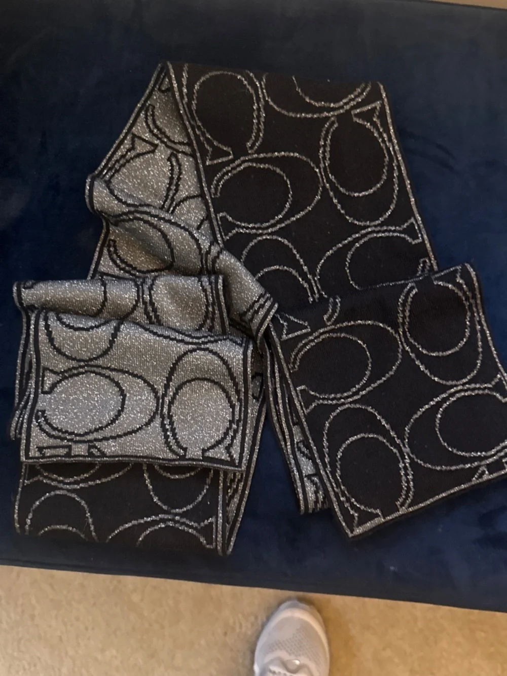 Coach reversible scarf - Picture 2 of 4